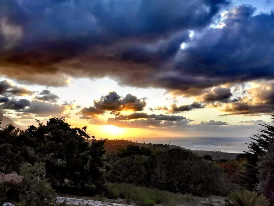 Villa Del Carrubo A Due Passi Dal Mare Di Cefalu Collesano Bilik gambar